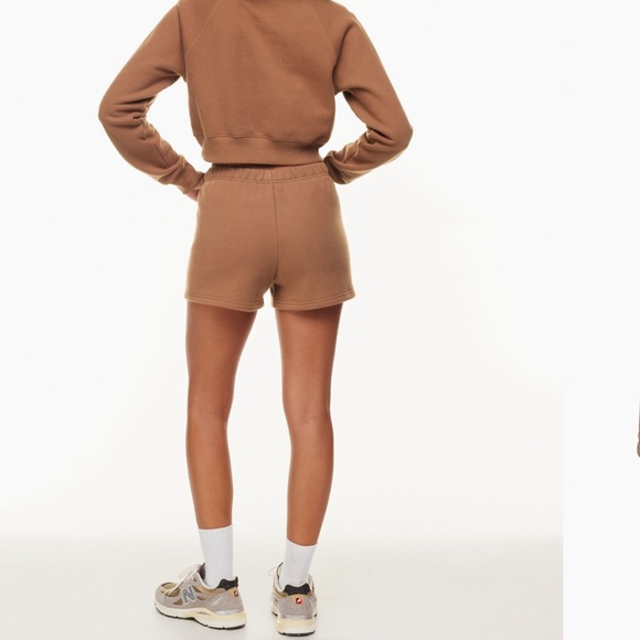 TNA by Aritizia Cozy Fleece Perfect Hi-Rise 3" Sweatshort. - Picture 4 of 9